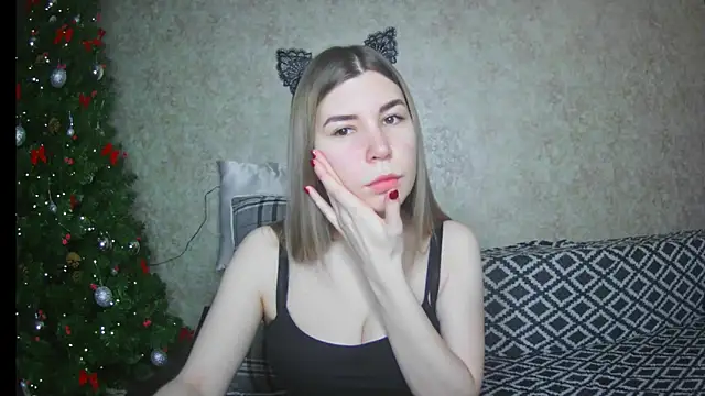 Snapshot of ElllaNuar chatting on January 22, 1:20 am ElllaNuar online show from January 22, 1:20 am