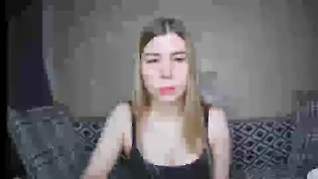 Snapshot of ElllaNuar chatting on December 2, 6:47 am ElllaNuar online show from December 2, 6:47 am