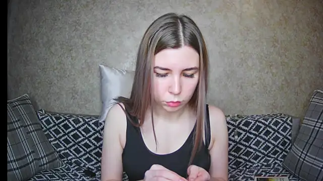 Snapshot of ElllaNuar chatting on December 19, 4:56 am ElllaNuar online show from December 19, 4:56 am