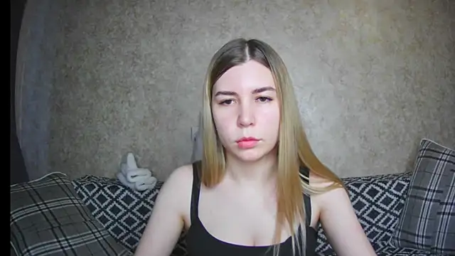 Snapshot of ElllaNuar chatting on December 16, 7:15 am ElllaNuar online show from December 16, 7:15 am