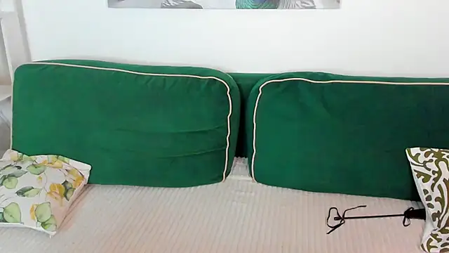 Snapshot of miissblonde chatting on December 2, 1:50 am miissblonde online show from December 2, 1:50 am