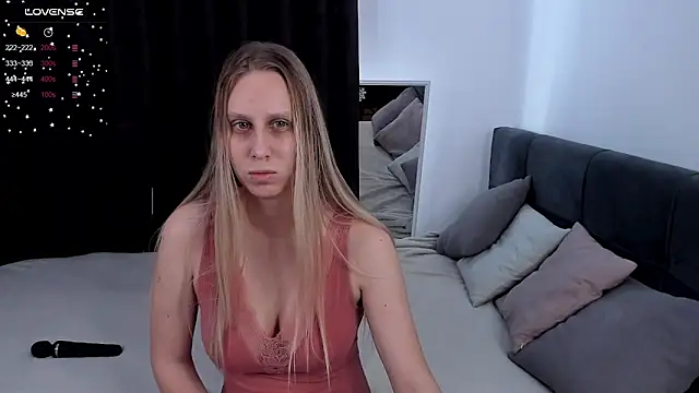 Snapshot of miissblonde chatting on February 23, 8:28 am miissblonde online show from February 23, 8:28 am