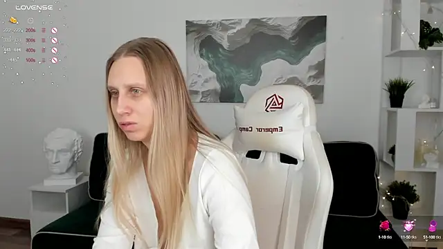 Snapshot of miissblonde chatting on March 3, 2:44 am miissblonde online show from March 3, 2:44 am