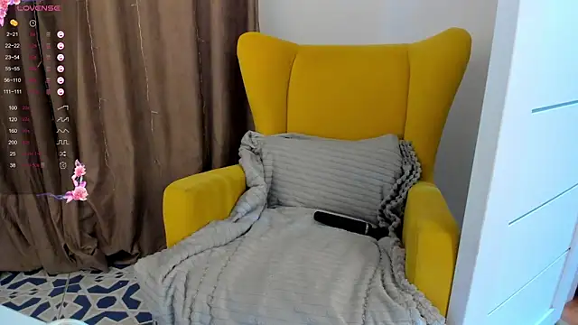 Snapshot of miissblonde chatting on November 12, 3:32 am miissblonde online show from November 12, 3:32 am