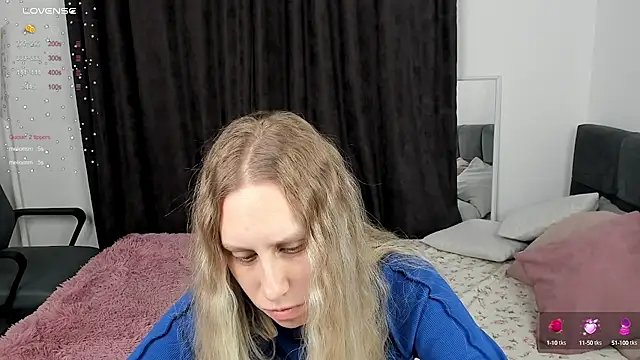 Snapshot of miissblonde chatting on February 26, 2:08 am miissblonde online show from February 26, 2:08 am