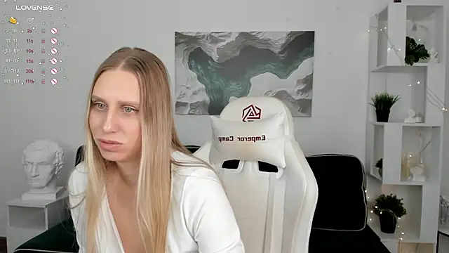 Snapshot of miissblonde chatting on March 3, 5:47 am miissblonde online show from March 3, 5:47 am
