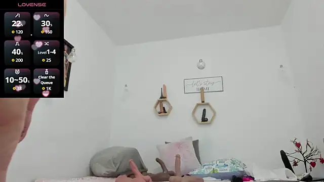 Snapshot of clarise_cooper chatting on February 4, 8:09 am clarise cooper online show from February 4, 8:09 am