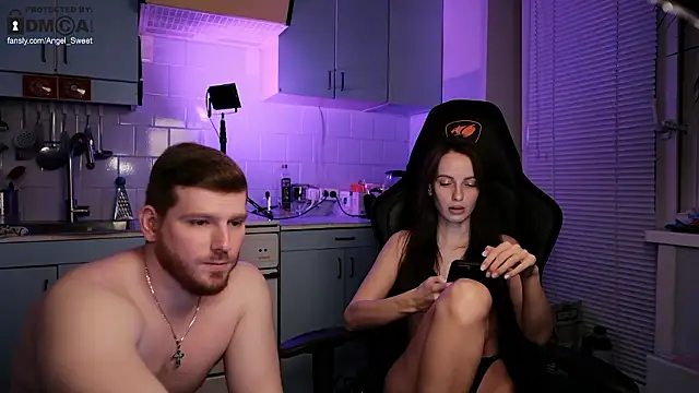 sweettooth21 online show from February 13, 6:30 pm