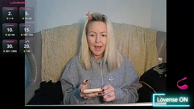 Snapshot of Angelamariexox chatting on October 21, 4:50 pm Angelamariexox online show from October 21, 4:50 pm