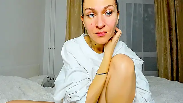 Mona Cruz online show from February 25, 7:38 pm