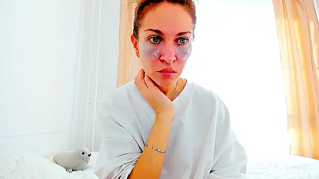 Mona Cruz online show from February 26, 6:19 am