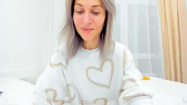 Mona Cruz online show from February 5, 8:25 pm