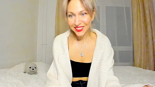 Mona Cruz online show from March 10, 7:40 pm