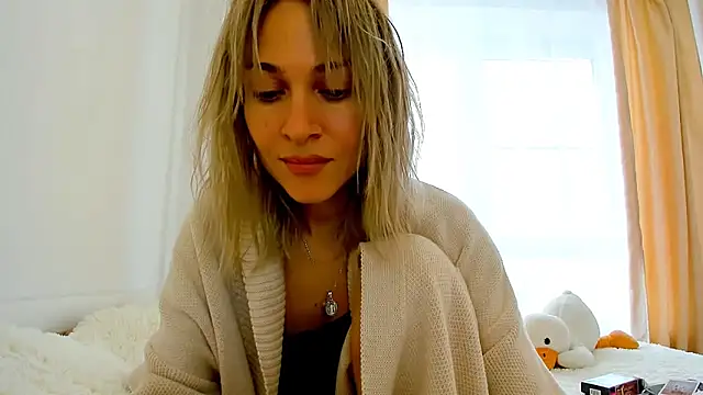 Mona Cruz online show from February 19, 9:06 am