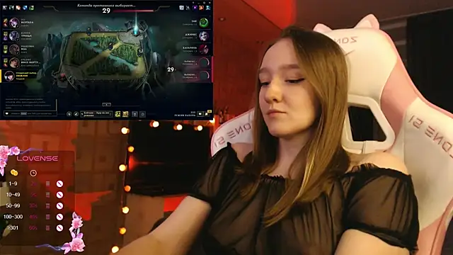 MoonlishSiren online show from October 24, 8:08 pm