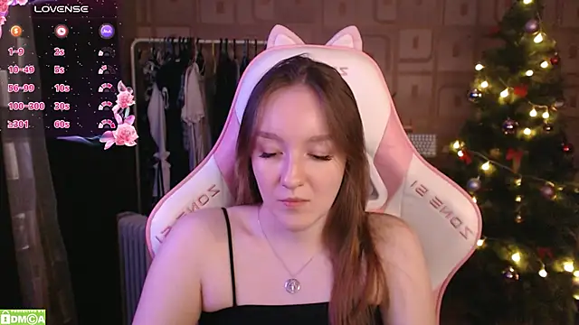Snapshot of MoonlishSiren chatting on January 9, 8:11 pm MoonlishSiren online show from January 9, 8:11 pm