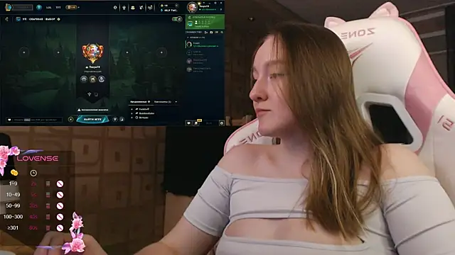 Snapshot of MoonlishSiren chatting on October 11, 8:10 pm MoonlishSiren online show from October 11, 8:10 pm