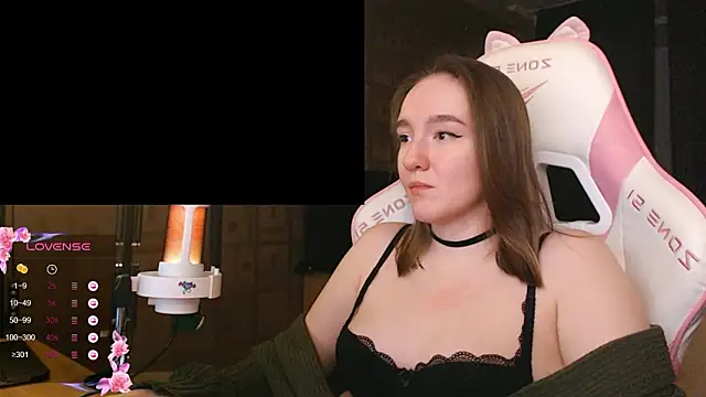 MoonlishSiren online show from February 4, 8:15 pm