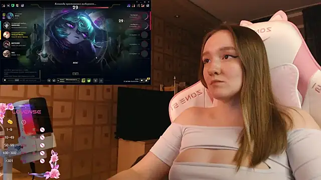 MoonlishSiren online show from October 20, 9:04 pm