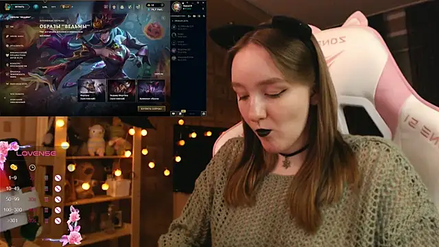 MoonlishSiren online show from October 28, 8:19 pm