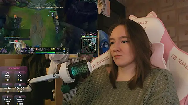 MoonlishSiren online show from April 24, 9:22 am