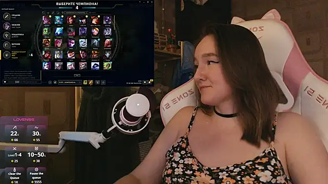 MoonlishSiren online show from April 3, 9:21 pm