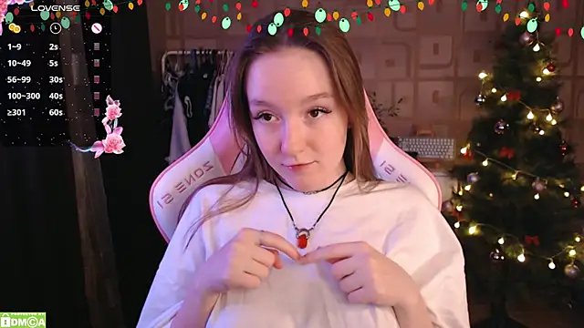 Snapshot of MoonlishSiren chatting on December 21, 6:11 pm MoonlishSiren online show from December 21, 6:11 pm