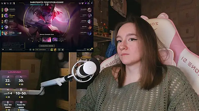 MoonlishSiren online show from April 8, 10:33 pm