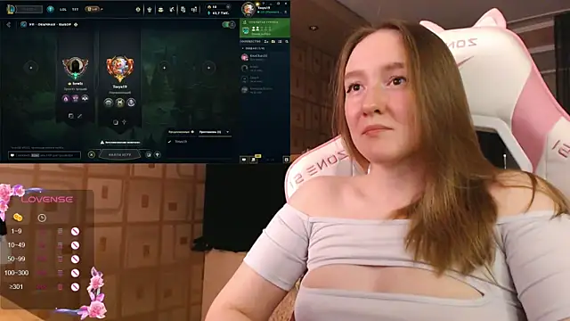 Snapshot of MoonlishSiren chatting on October 3, 6:31 pm MoonlishSiren online show from October 3, 6:31 pm