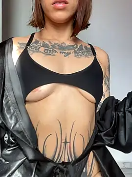 Snapshot of ValenGray chatting on October 25, 1:12 pm ValenGray online show from October 25, 1:12 pm