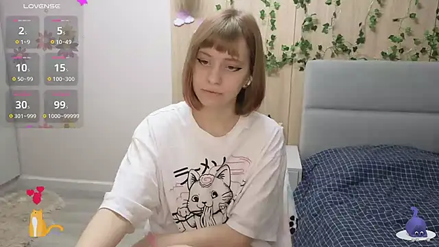 Snapshot of HermioneHHH chatting on February 6, 12:00 am HermioneHHH online show from February 6, 12:00 am