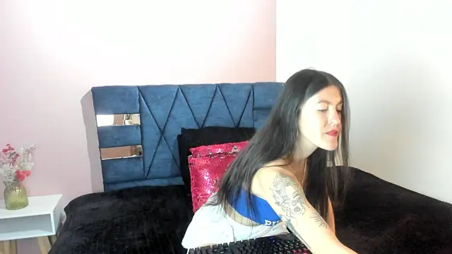 Snapshot of LiaCooper_ chatting on May 29, 1:17 pm LiaCooper online show from May 29, 1:17 pm