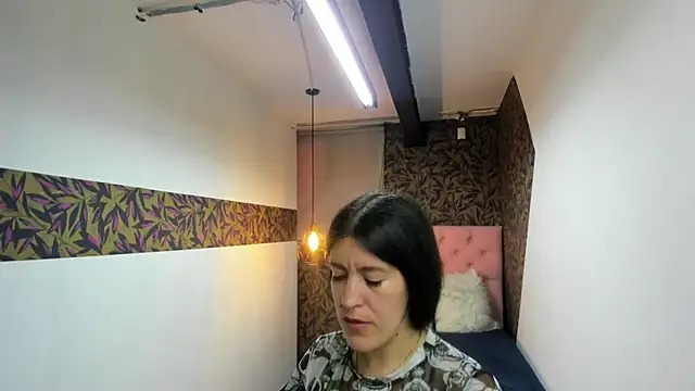 LiaCooper  online show from March 6, 6:05 pm