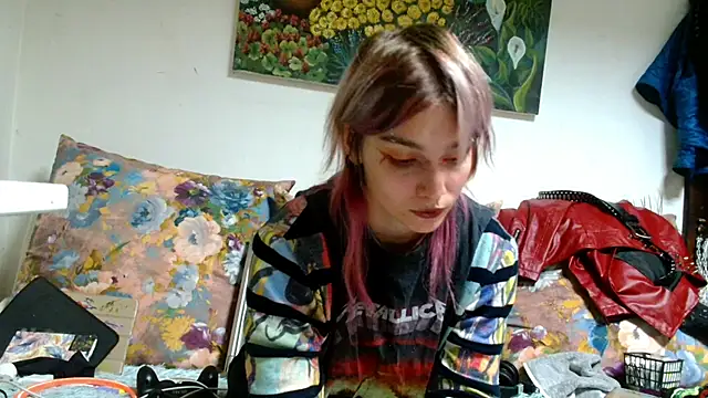 Snapshot of Sophie_Bell chatting on October 16, 6:49 pm Sophie Bell online show from October 16, 6:49 pm