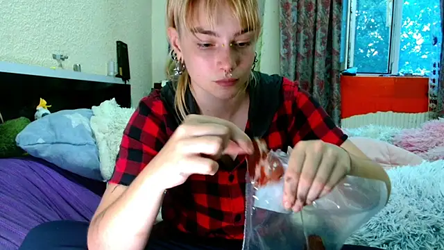 Sophie Bell online show from May 27, 5:31 pm