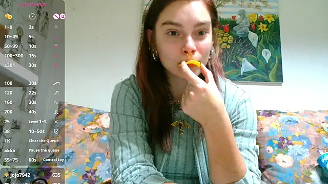 Snapshot of Sophie_Bell chatting on March 2, 8:35 pm Sophie Bell online show from March 2, 8:35 pm