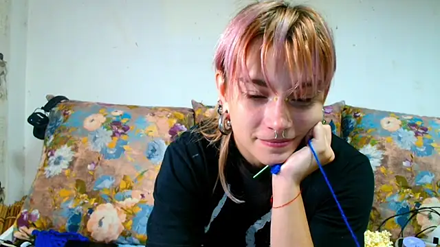 Snapshot of Sophie_Bell chatting on July 16, 8:50 pm Sophie Bell online show from July 16, 8:50 pm