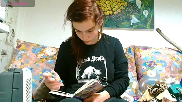Snapshot of Sophie_Bell chatting on March 14, 10:38 pm Sophie Bell online show from March 14, 10:38 pm
