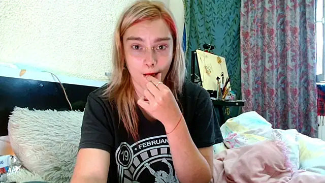 Sophie Bell online show from May 8, 3:16 pm