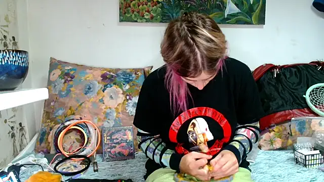 Snapshot of Sophie_Bell chatting on October 14, 5:46 pm Sophie Bell online show from October 14, 5:46 pm