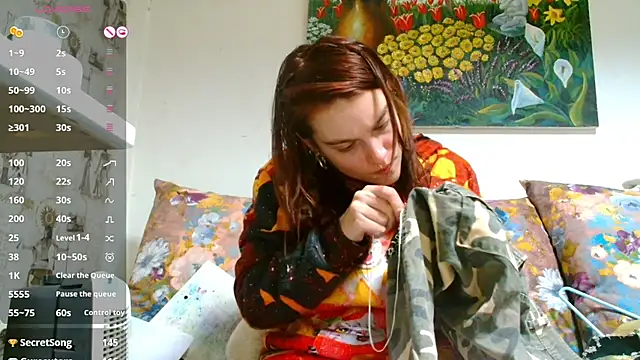 Snapshot of Sophie_Bell chatting on February 19, 10:53 pm Sophie Bell online show from February 19, 10:53 pm