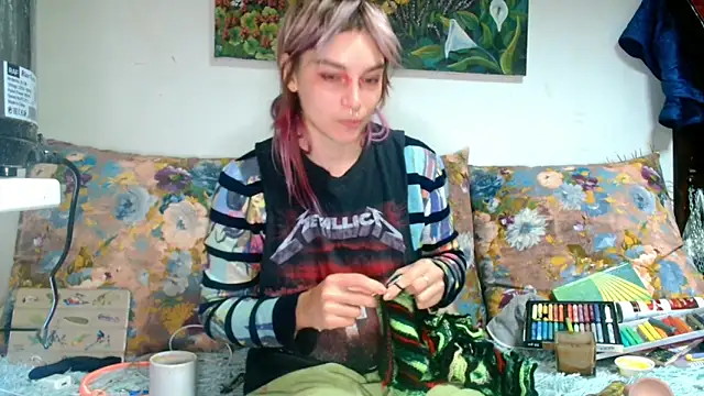 Snapshot of Sophie_Bell chatting on October 18, 11:23 am Sophie Bell online show from October 18, 11:23 am