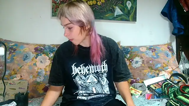 Snapshot of Sophie_Bell chatting on October 19, 5:16 pm Sophie Bell online show from October 19, 5:16 pm