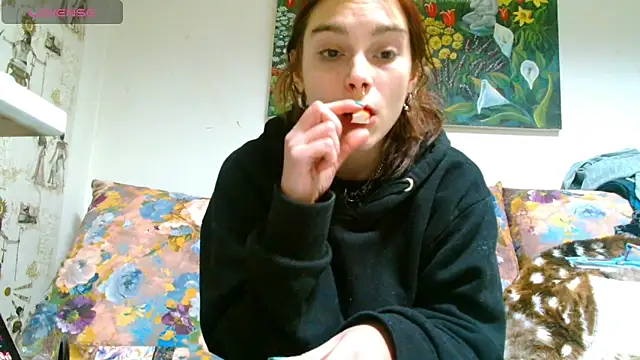 Snapshot of Sophie_Bell chatting on March 9, 6:21 pm Sophie Bell online show from March 9, 6:21 pm