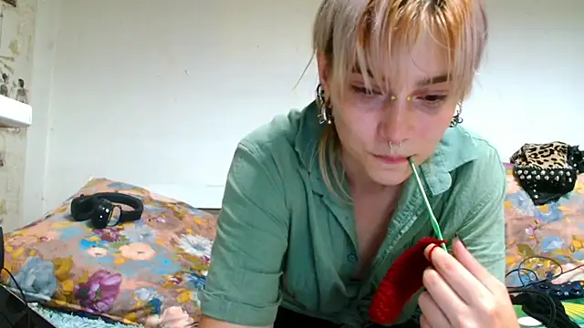 Snapshot of Sophie_Bell chatting on June 25, 7:52 pm Sophie Bell online show from June 25, 7:52 pm