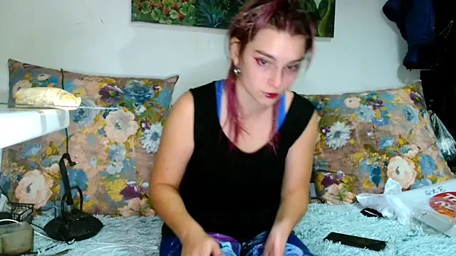 Snapshot of Sophie_Bell chatting on October 5, 5:14 pm Sophie Bell online show from October 5, 5:14 pm