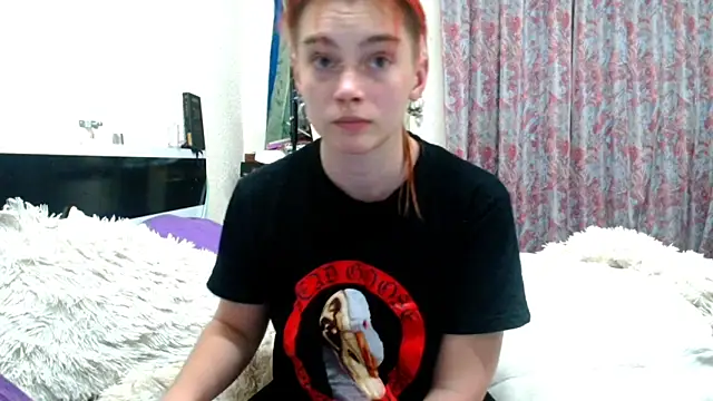 Sophie Bell online show from May 31, 8:42 pm