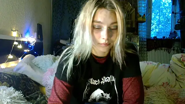 Sophie Bell online show from April 29, 5:06 pm