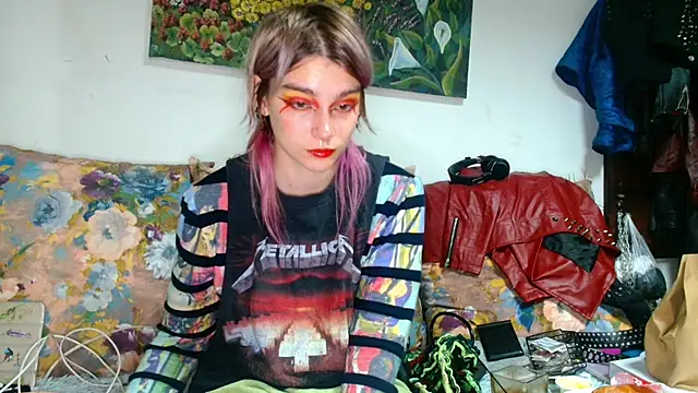 Snapshot of Sophie_Bell chatting on October 17, 5:26 pm Sophie Bell online show from October 17, 5:26 pm