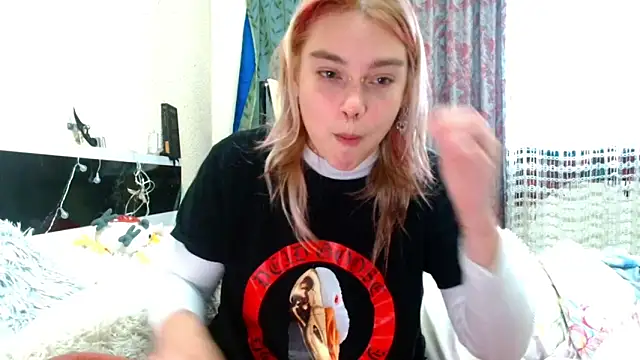 Sophie Bell online show from May 10, 4:31 pm